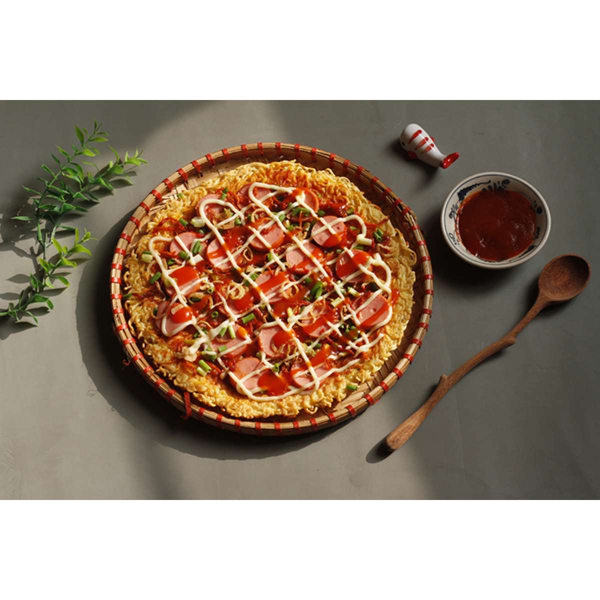 Cách làm pizza mỳ tôm đơn giản, ngon miệng